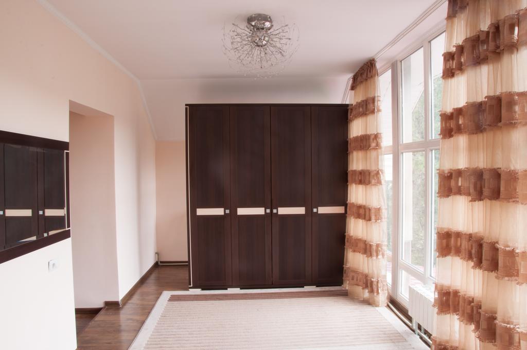 Almaty Backpackers Albergue Exterior foto