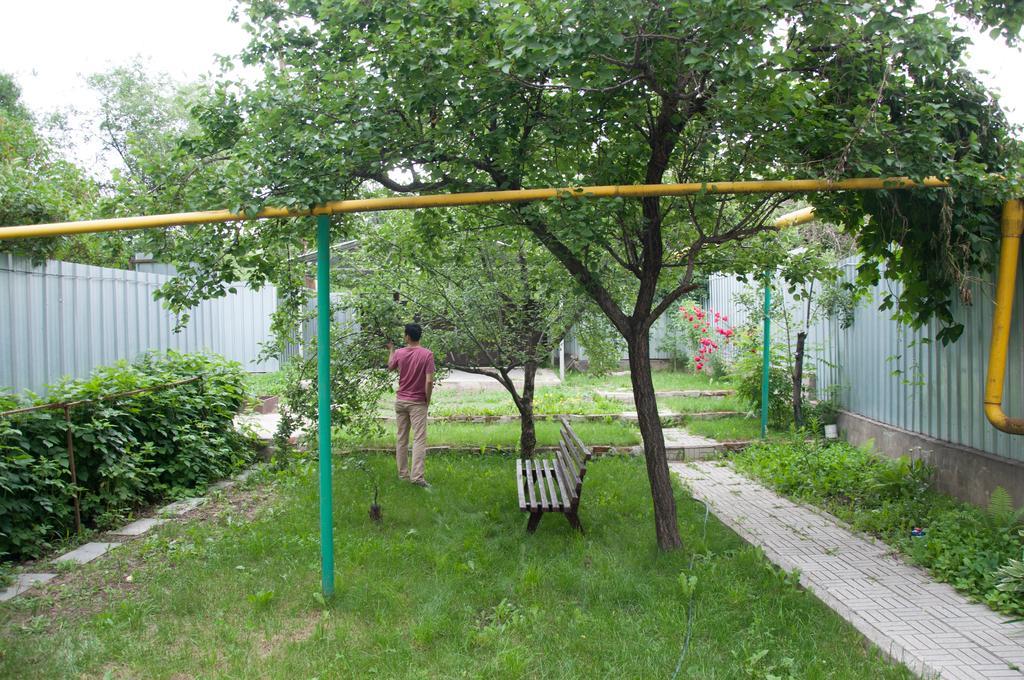 Almaty Backpackers Albergue Exterior foto