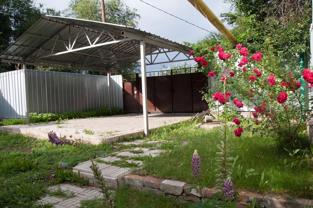 Almaty Backpackers Albergue Exterior foto