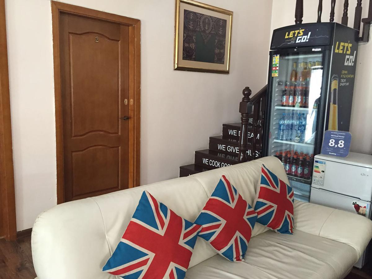 Almaty Backpackers Albergue Exterior foto